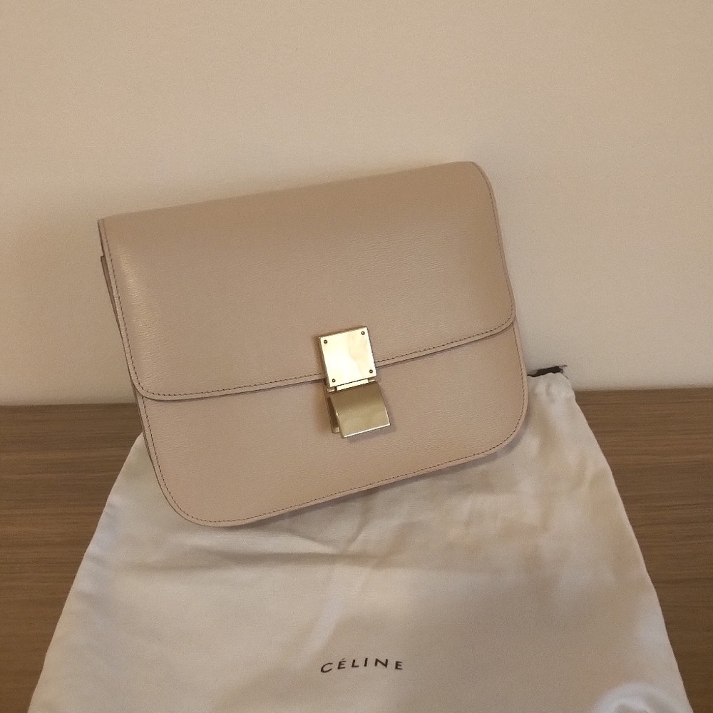 3️⃣3️⃣0️⃣0️⃣ Celine Classic Medium Box Bag in Liege Leather (Beige)